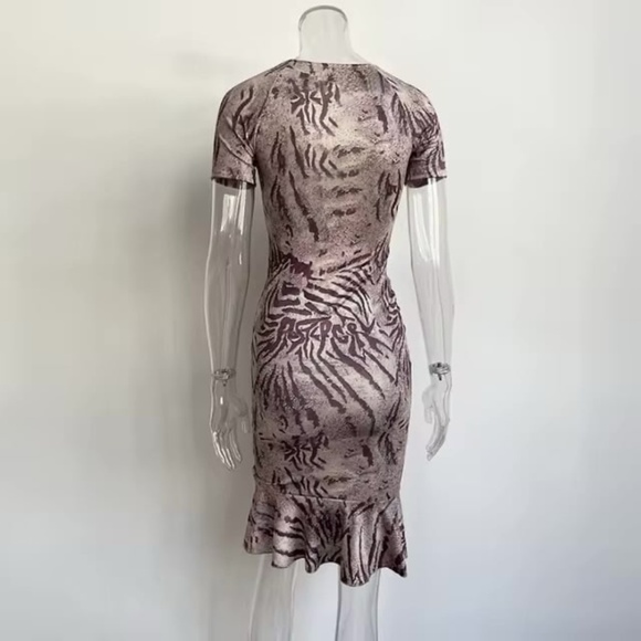 Dress - Picture 3 of 3